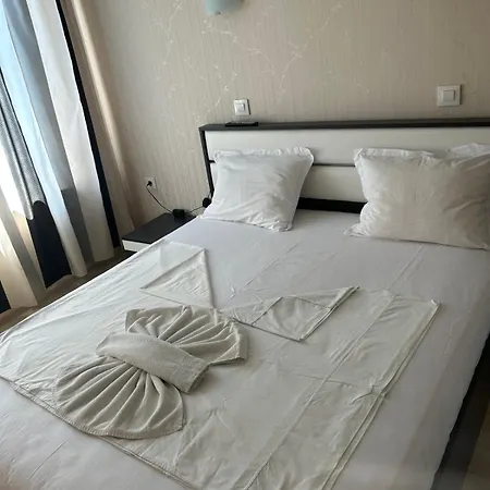 Roma Monna Apartment *