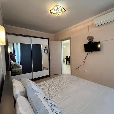 Roma Monna Apartment *