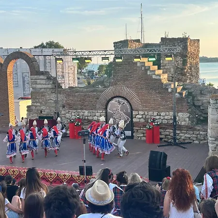 Roma Monna Nesebar